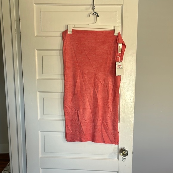 NWT Simply Noelle Coral Multi Use Scarf/Poncho - Picture 1 of 4